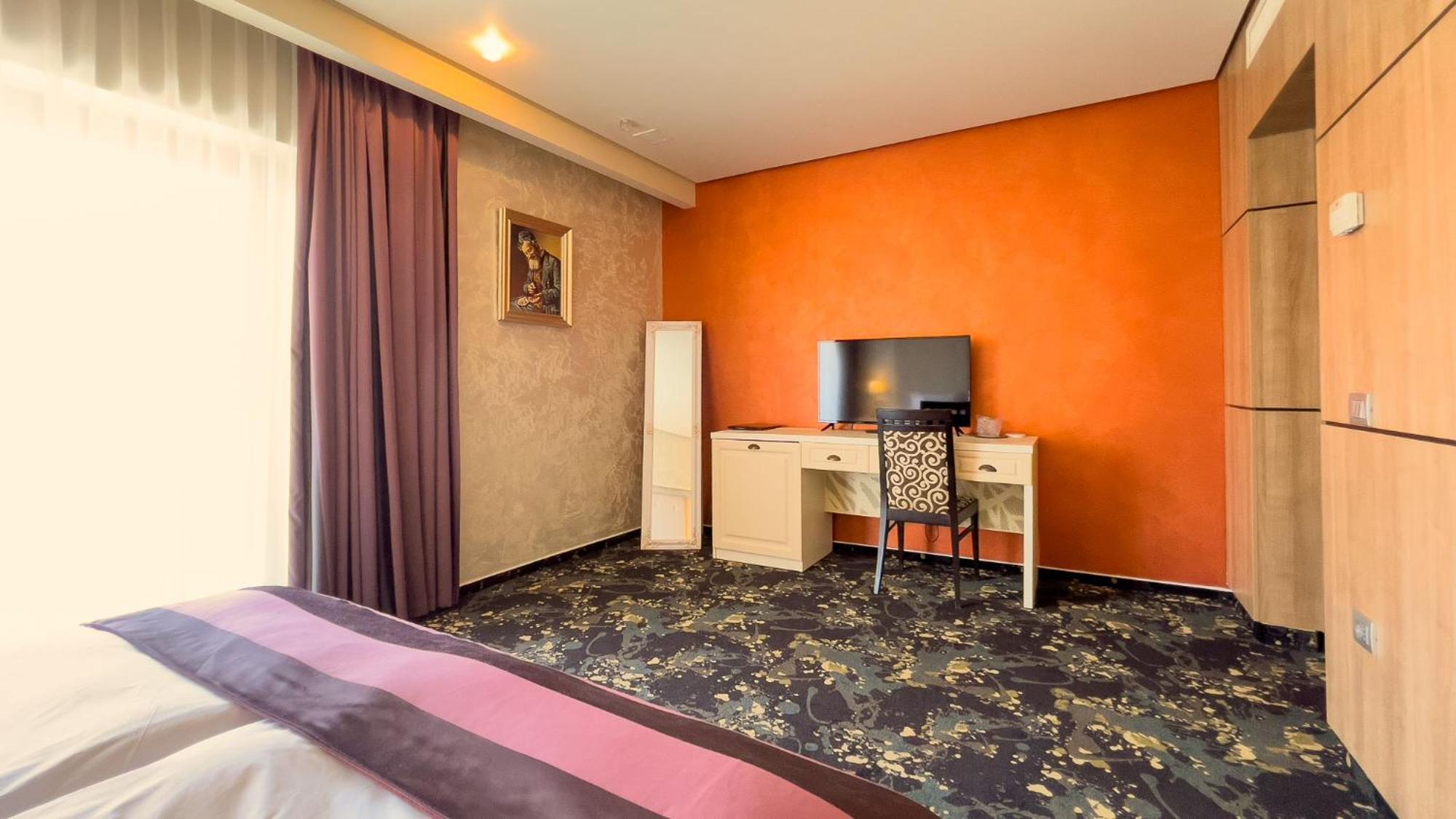 Hotel Tolea Targoviste Exterior foto
